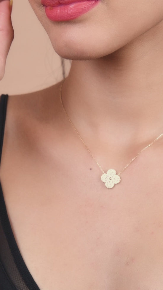 Load and play video in Gallery viewer, Big Clover Necklace

