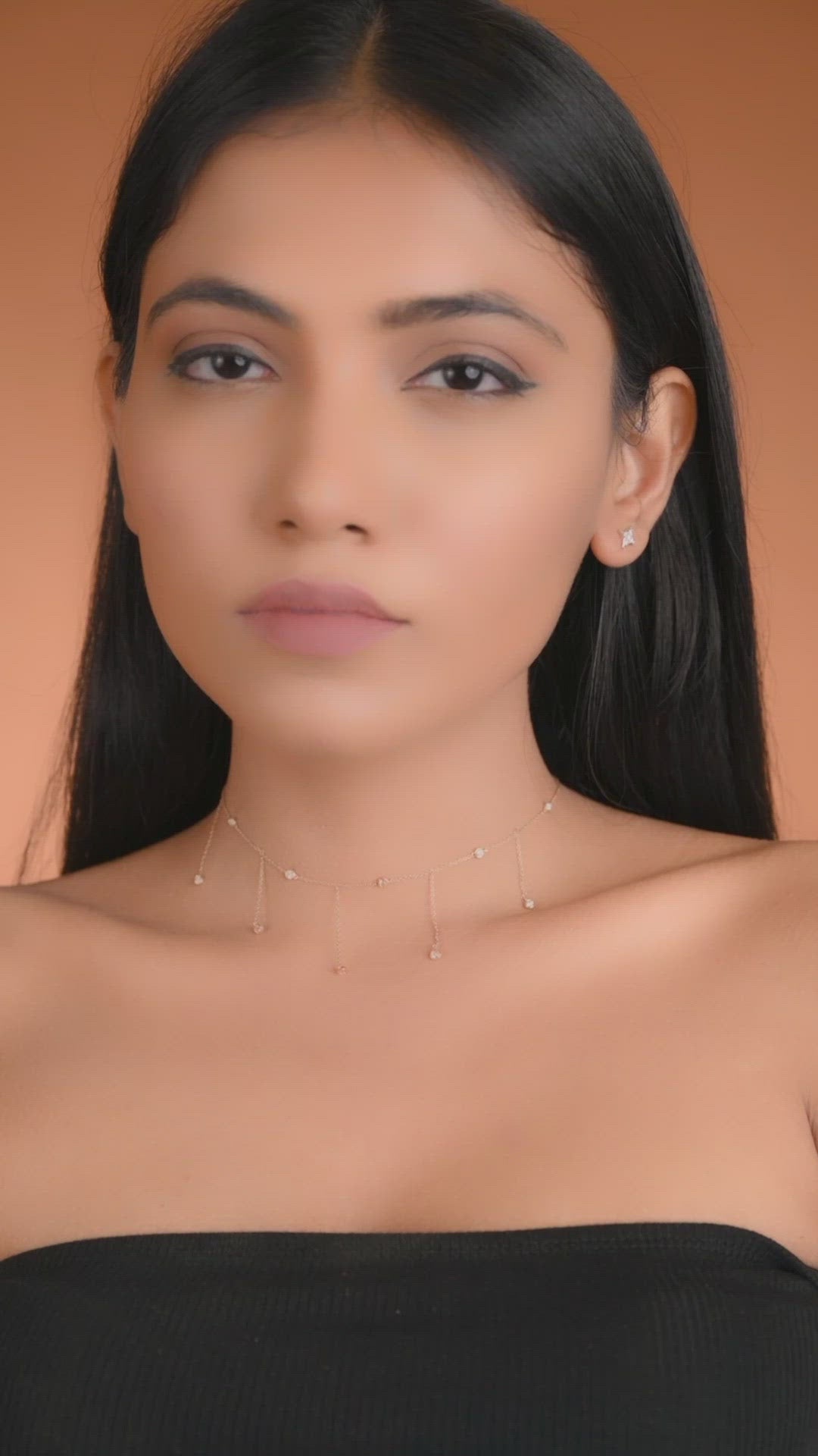 Load and play video in Gallery viewer, Rose Cut Diamond Choker Necklace
